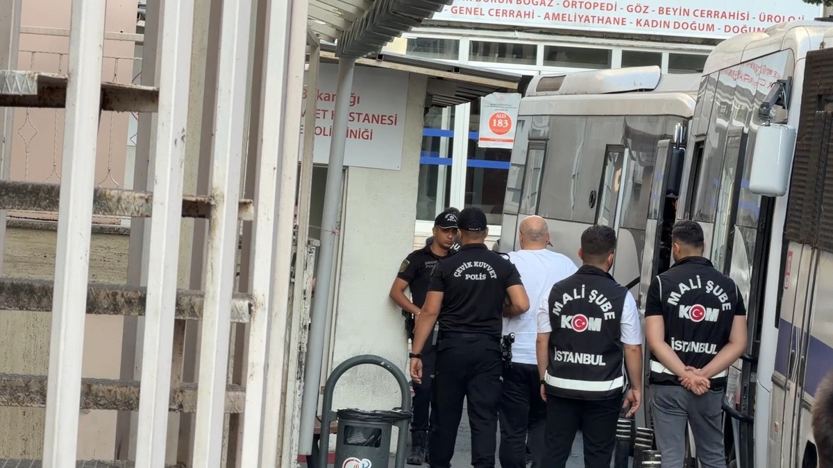 İzmit Belediyesi\'ne Operasyon: 31 Gözaltı