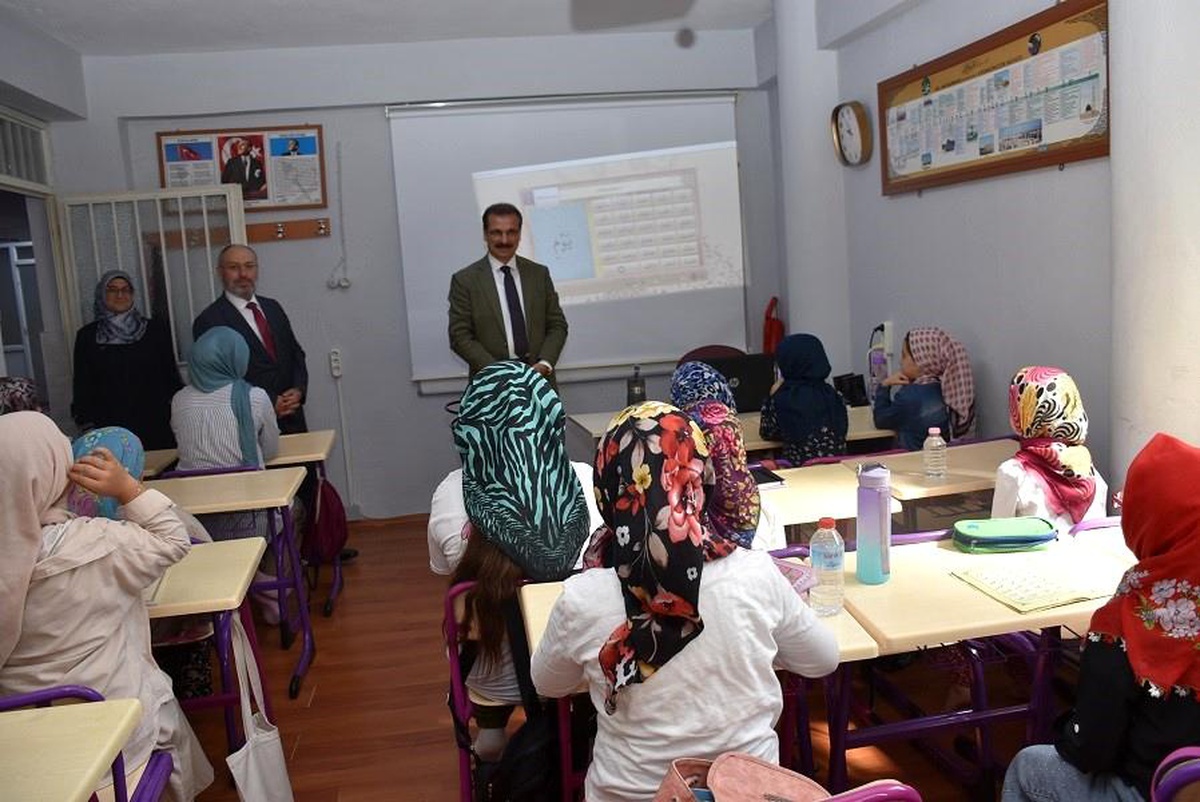 Kaymakam Güldoğan Yaz Kur\'an Kursu\'nu Ziyaret Etti