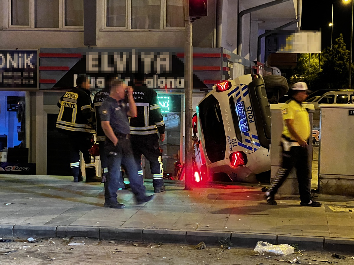 Kayseri\'de Polis Aracı Devrildi: 3 Yaralı