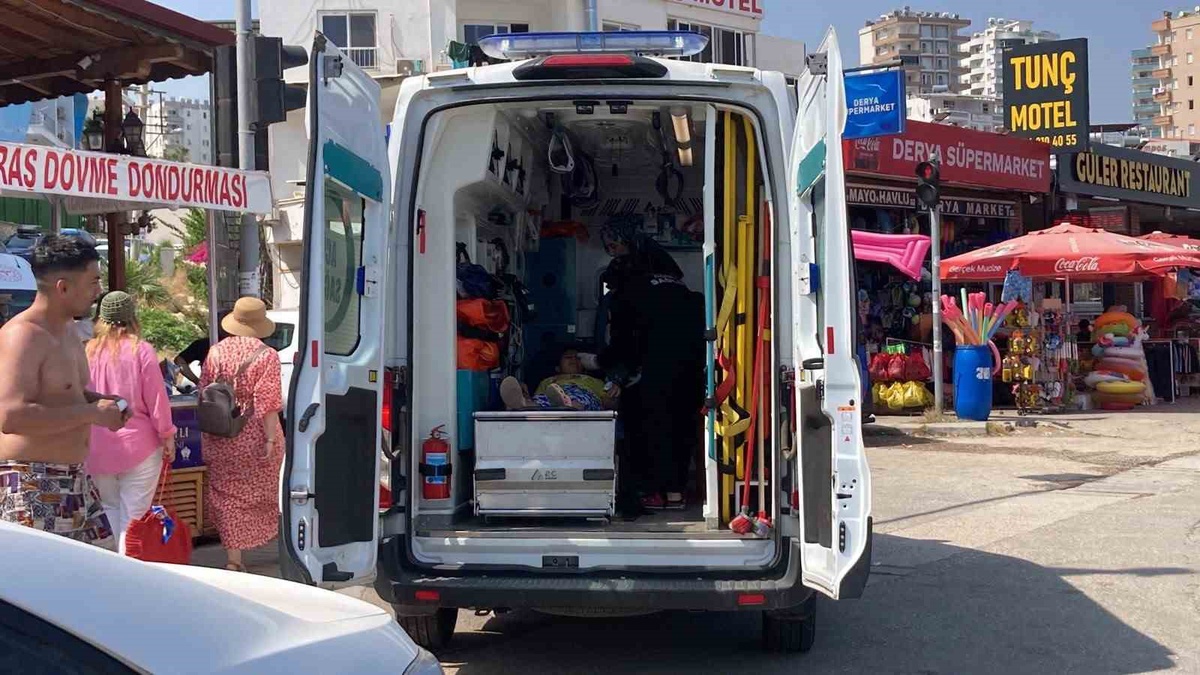 Erdemli\'de Otel Yangını: 3 Hastaneye Kaldırıldı