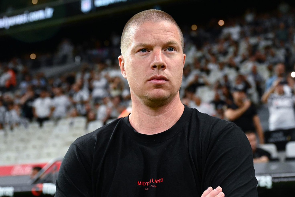 Midtjylland Teknik Direktörü Tullberg, Beşiktaş tribünlerini öve öve bitiremedi