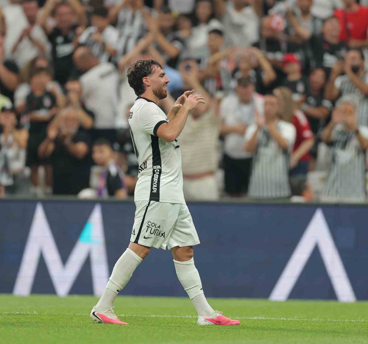 Orkun Kökçü yeni sezona golle başladı