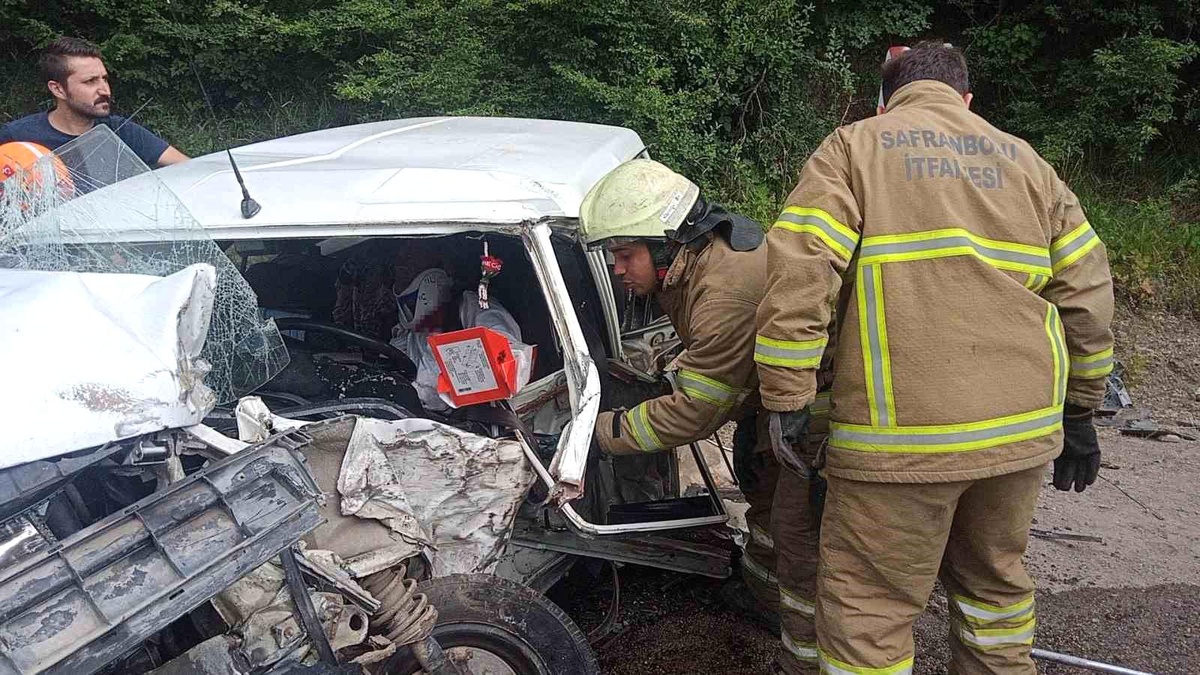 Karabük\'te Trafik Kazası: 3 Yaralı