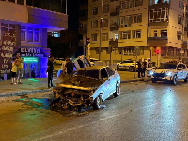 Otomobille çarpışan polis aracı yan yattı! 2'si bekçi 3 yaralı