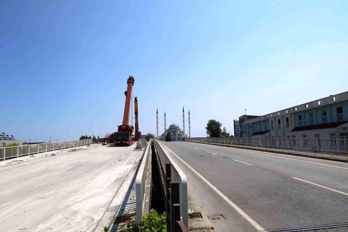 Reşadiye Viyadüğünde yıkım çalışmaları sürüyor