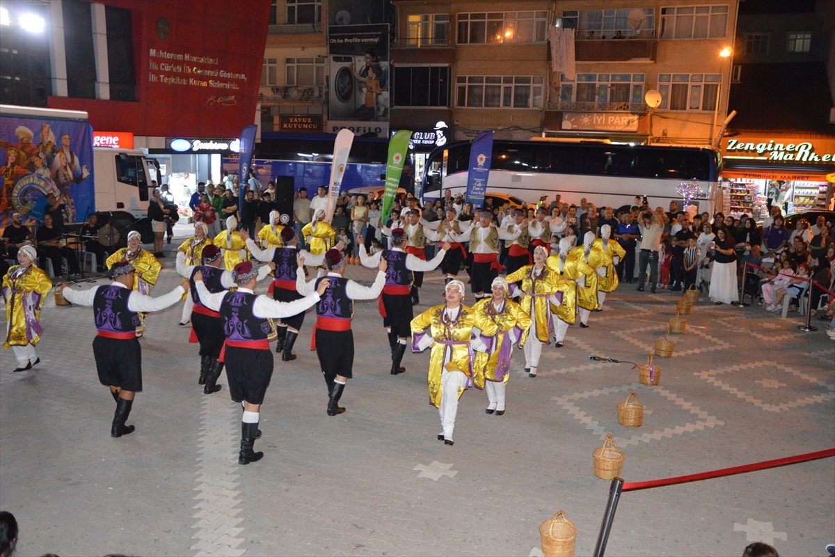 Havza\'da Uluslararası Halk Oyunları Festivali Başladı