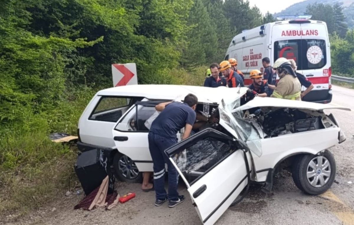 Safranbolu\'da TIR ile otomobil çarpıştı: 1 ölü, 2 ağır yaralı