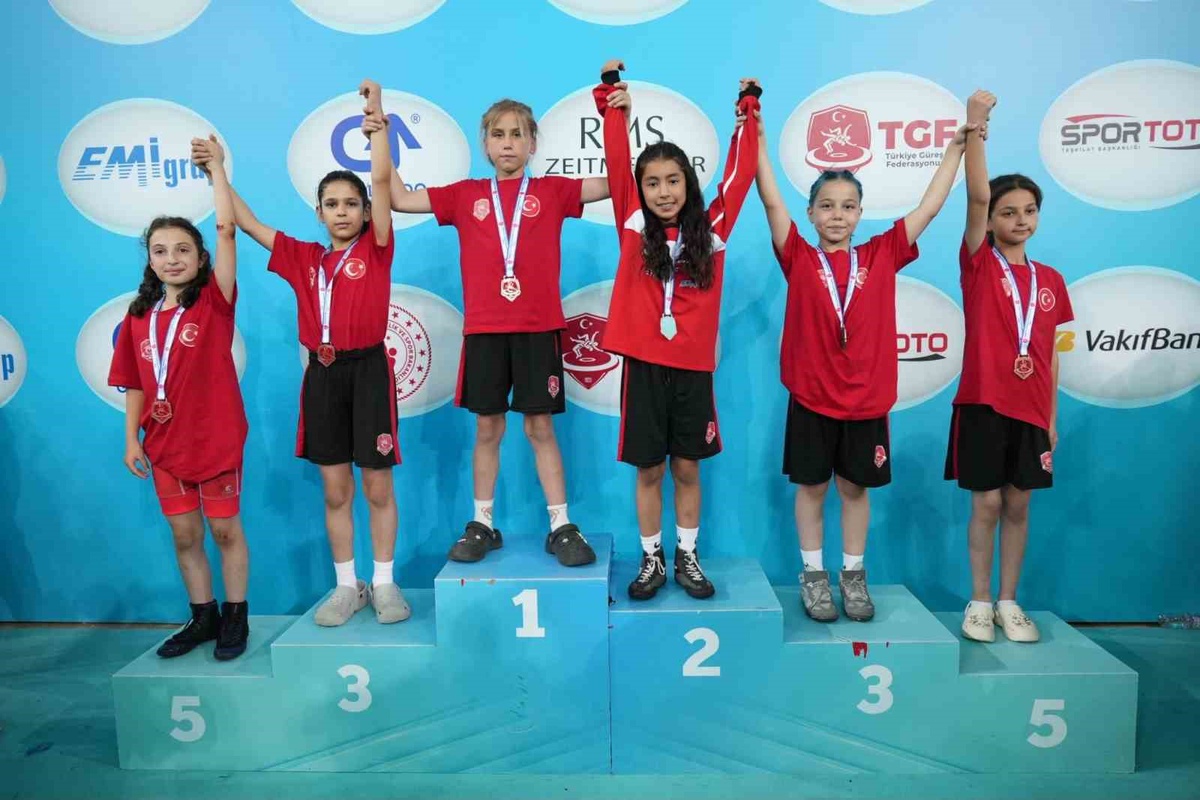 Tokatlı Kız Güreşçilerin Başarısı