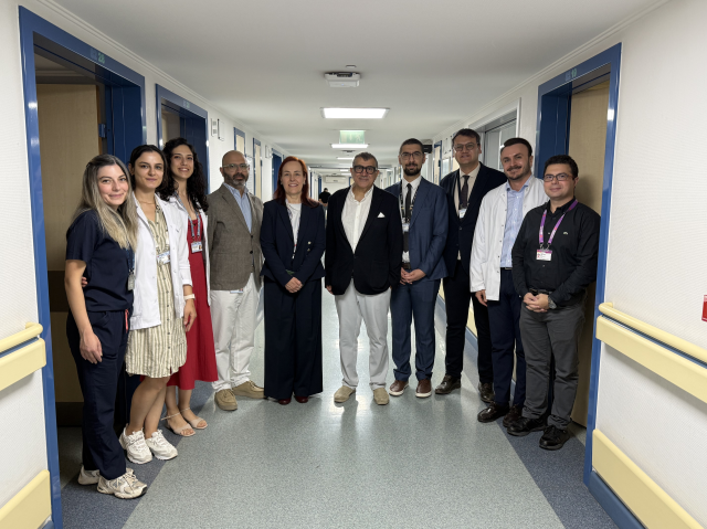 Türkiye'de ilk; 26 haftalık bebeğin omurgası anne karnında onarıldı