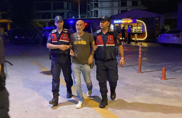 Ünlü yönetmen Ezel Akay uyuşturucu operasyonunda gözaltına alındı