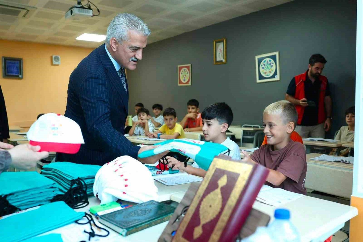 Vali Makas\'tan Yaz Kurslarına Ziyaret