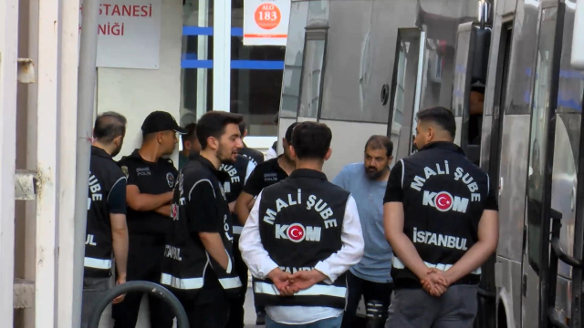 Yolsuzluk operasyonunda İzmit Belediye Başkanı Fatma Kaplan Hürriyet dahil 20 kişi tutuklandı.