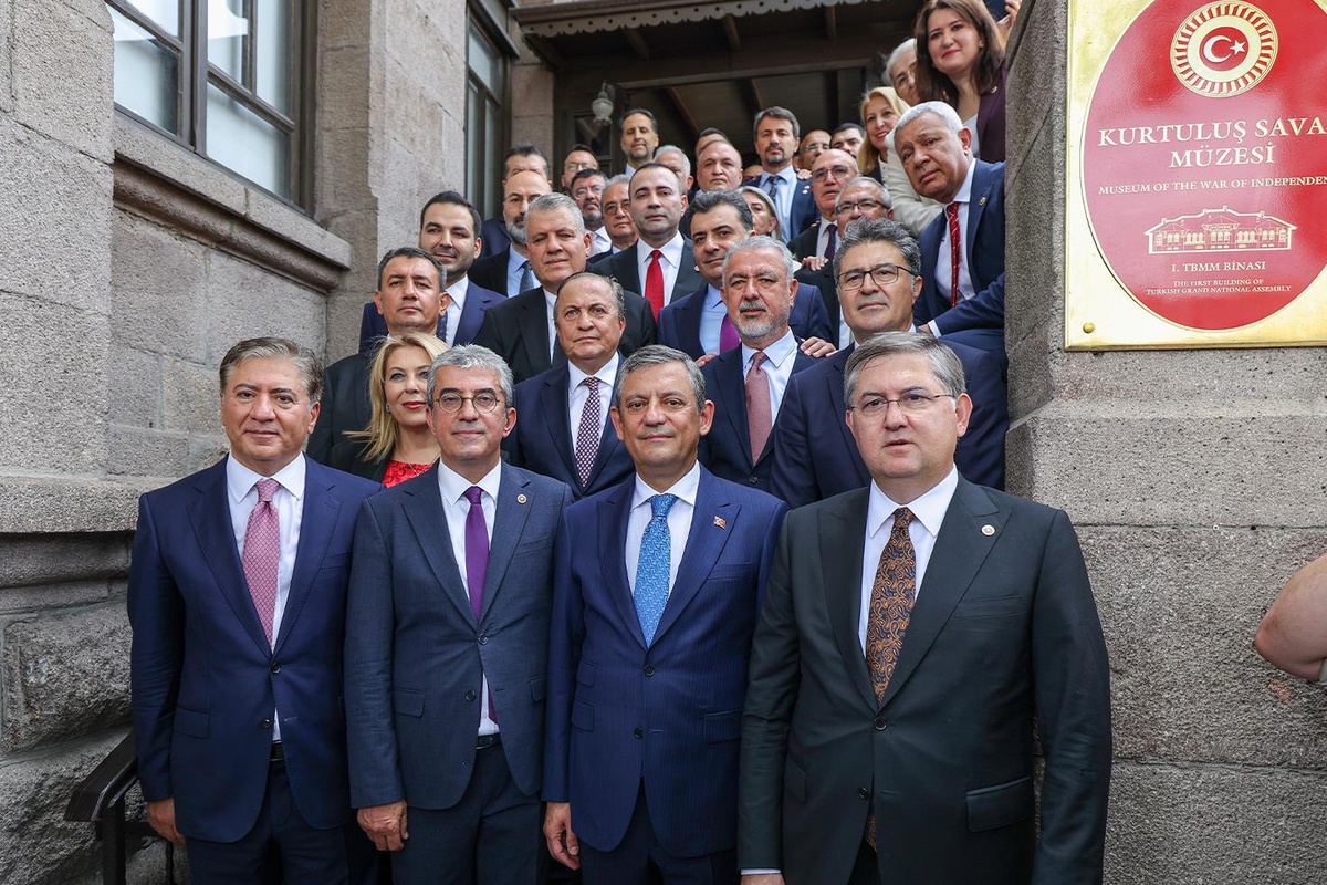 91 vekille ana muhalefet olan Yeni Parti\'ye 10 milletvekilinin daha katılacağı iddia edildi