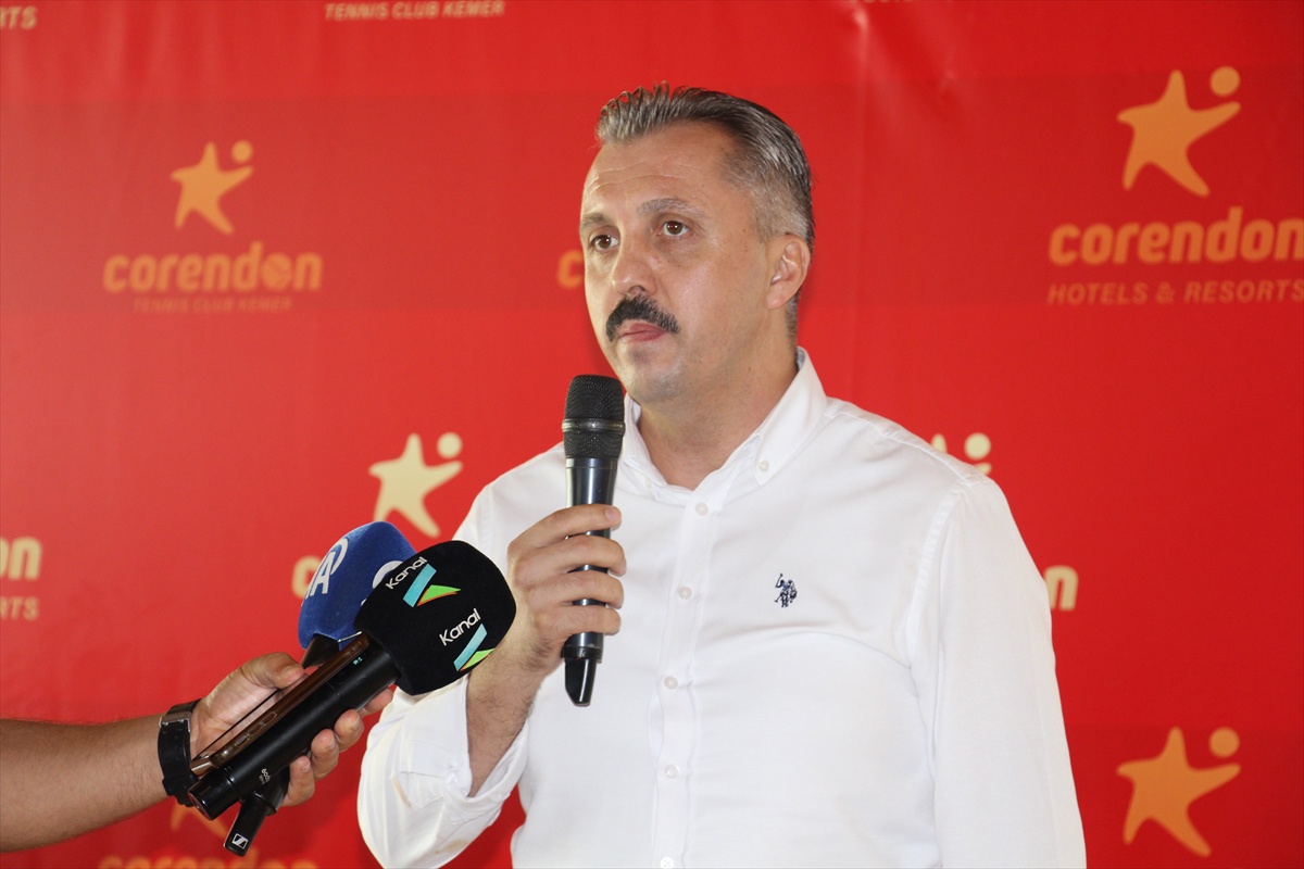 AGC ve Corendon Airlines\'tan Basın Bayramı etkinliği