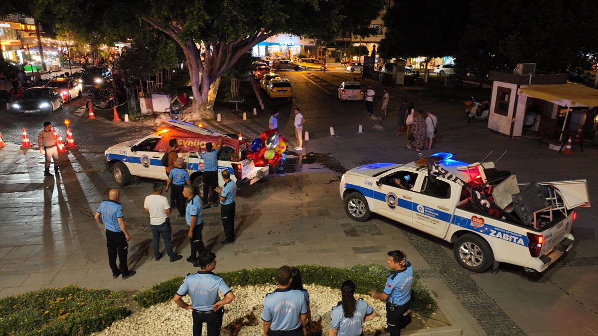 Antalya\'da Kaldırım İşgalleri Denetlendi