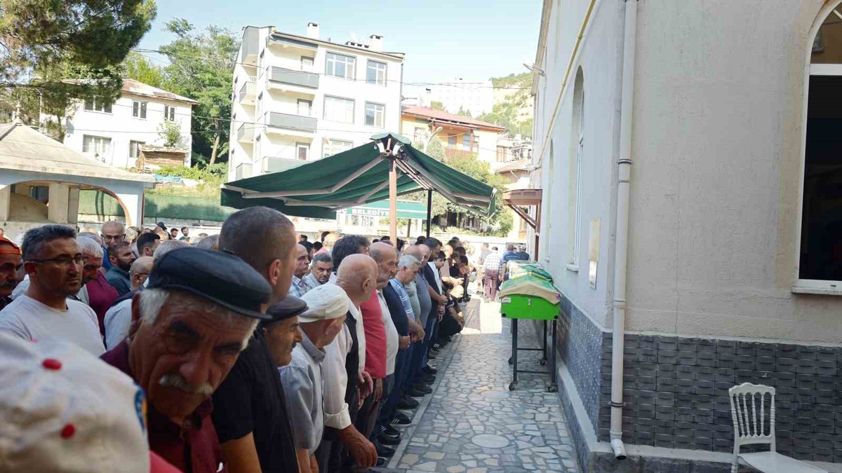 Ardanuç\'ta Trafik Kazası: 4 Kişi Hayatını Kaybetti