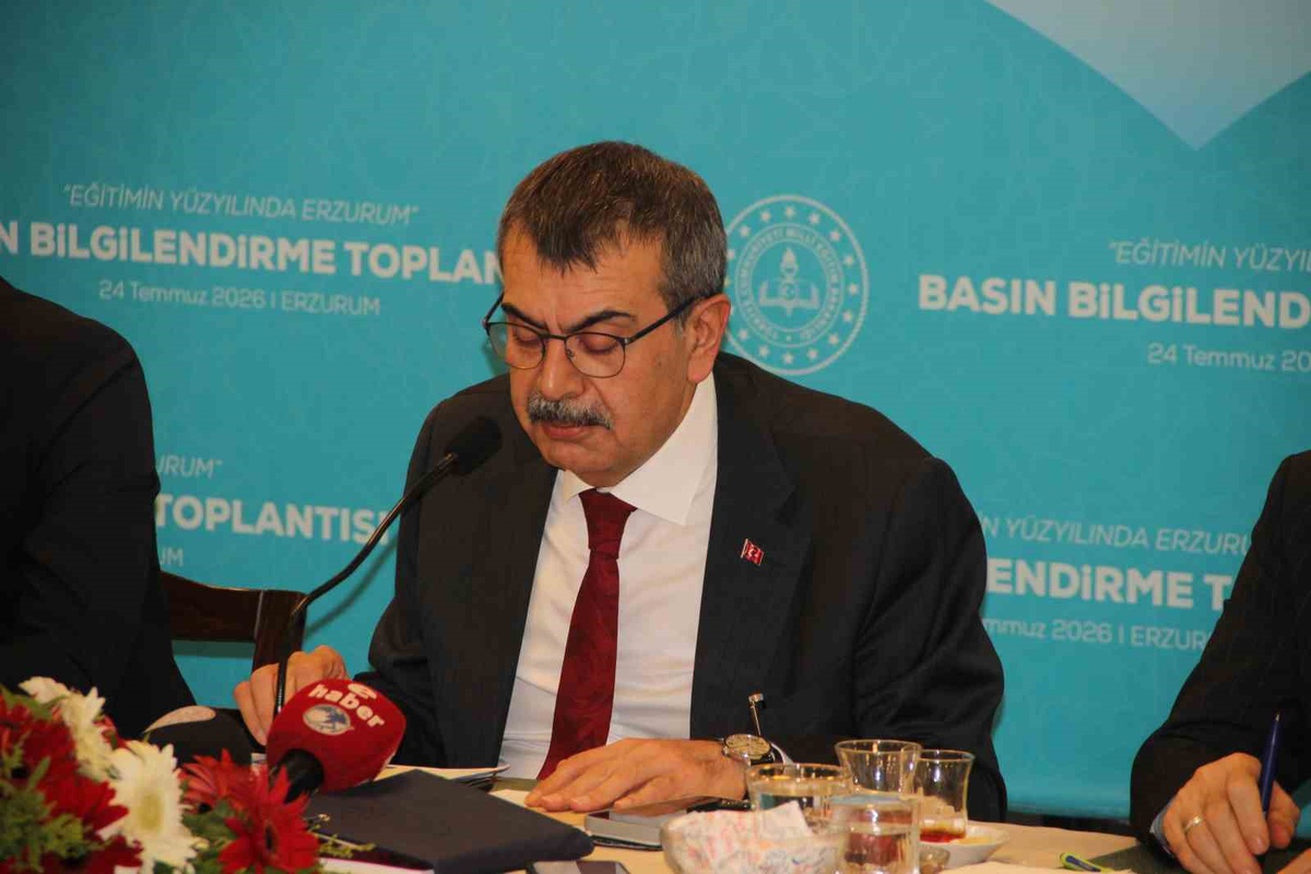 Bakan Tekin Erzurum\'da Eğitim Projelerini Tanıttı