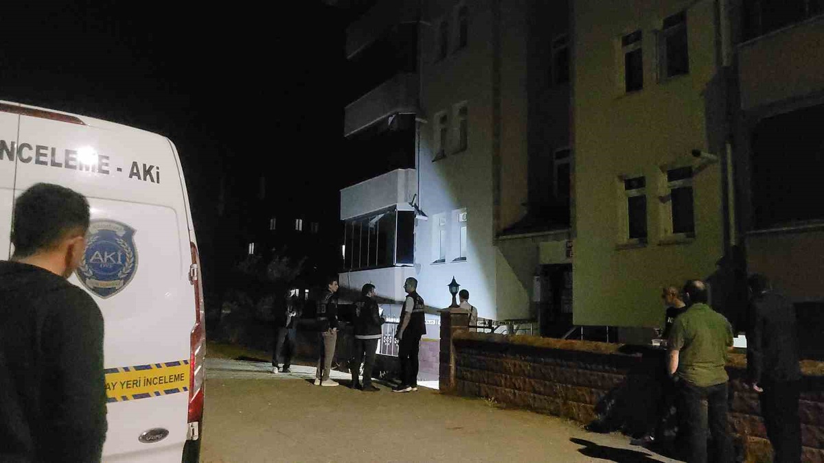 Eflani\'de Balkon Kazası: Yaşlı Adam Hayatını Kaybetti
