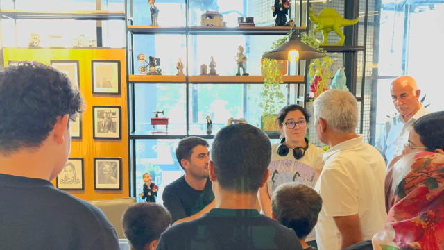 Behçet Darğın yeni kitabını Batman'da okurları için imzaladı