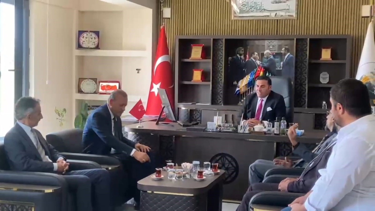 Eren üniversitesi rektörü necmettin elmastaş’ın aydınlar belediye başkanı ibrahim ergün ile yemekli toplantıda buluştu