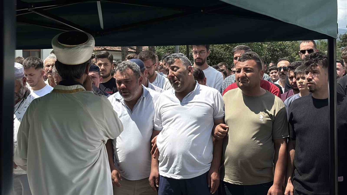 Bolu\'da uçuruma yuvarlanan cipte iki genç hayatını kaybetti