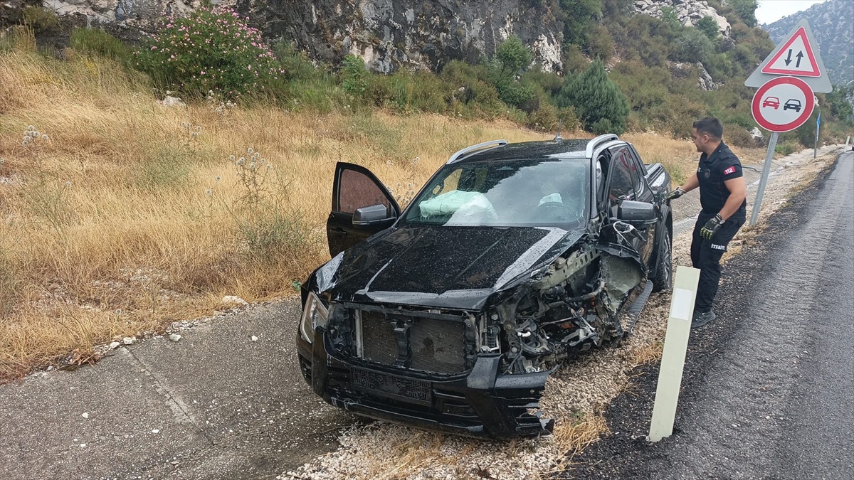 Ağlasun\'da Trafik Kazası: 4 Yaralı