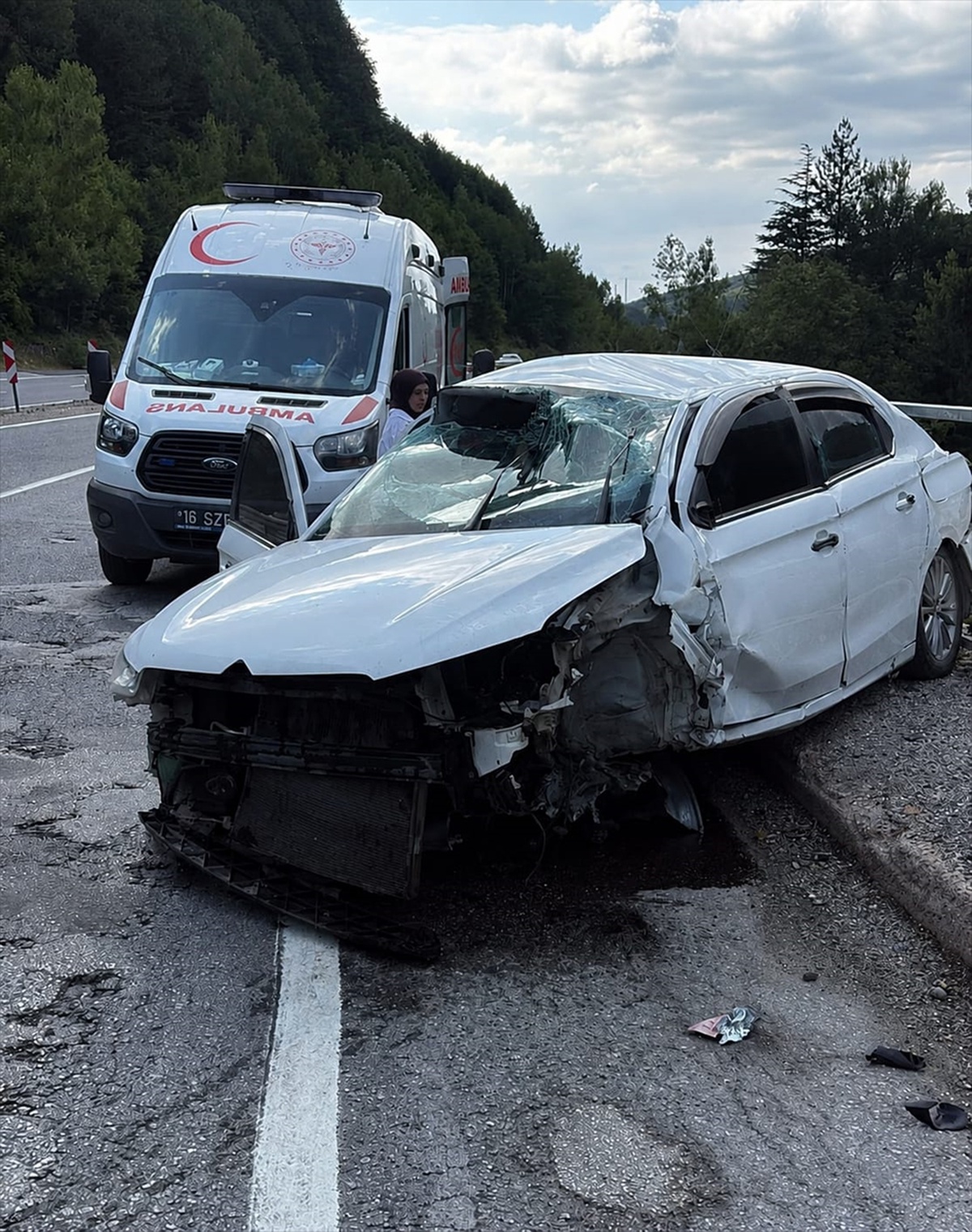 İnegöl\'de Trafik Kazası: 5 Yaralı