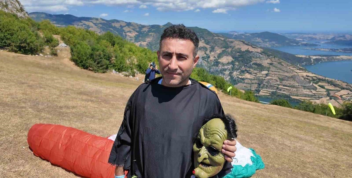 Cadı Kostümüyle Uçuş Renkli Anlar Yarattı