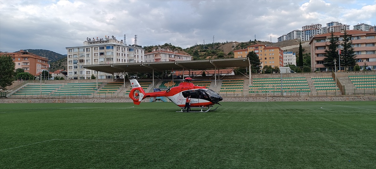 Çocuk Parmağa Kapı Sıkıştı, Helikopterle Sevk Edildi