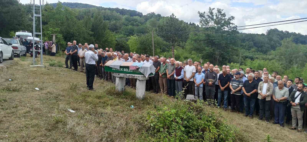 Devrek’te kaza sonrası yanan otomobilde ölen sürücü toprağa verildi