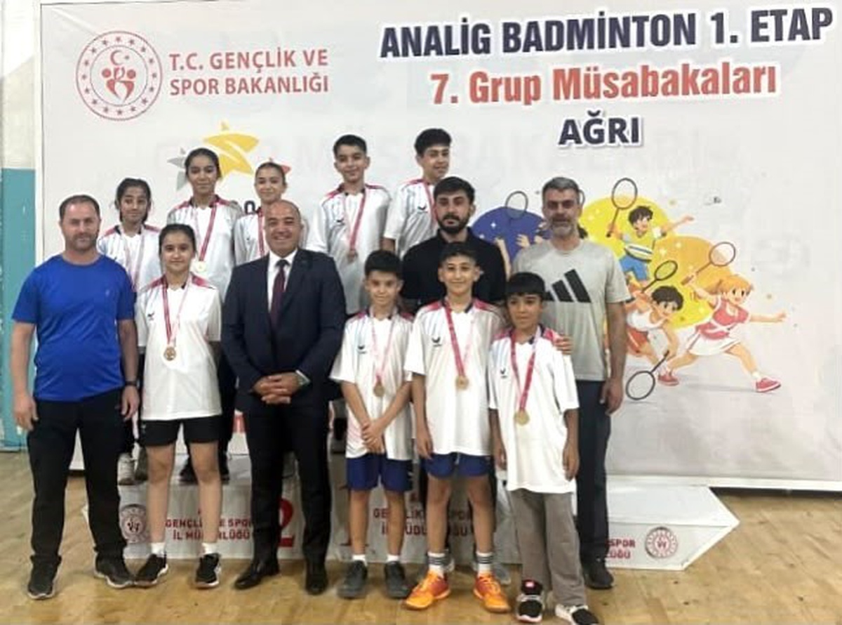 Elazığ Badminton Takımları Yarı Finallere Yükseldi