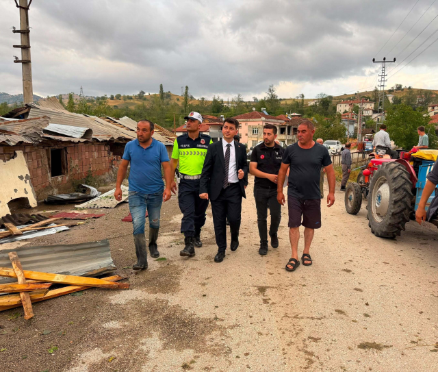 Fırtına Amasya'yı yıktı geçti: 41 evin çatısı uçtu, caminin minaresi yıkıldı