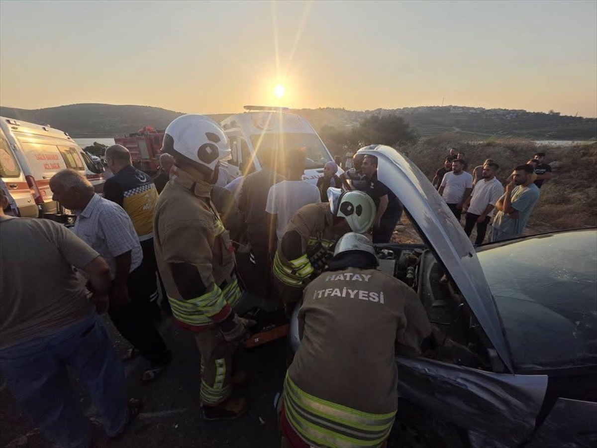 Altınözü\'nde Trafik Kazası: 6 Yaralı