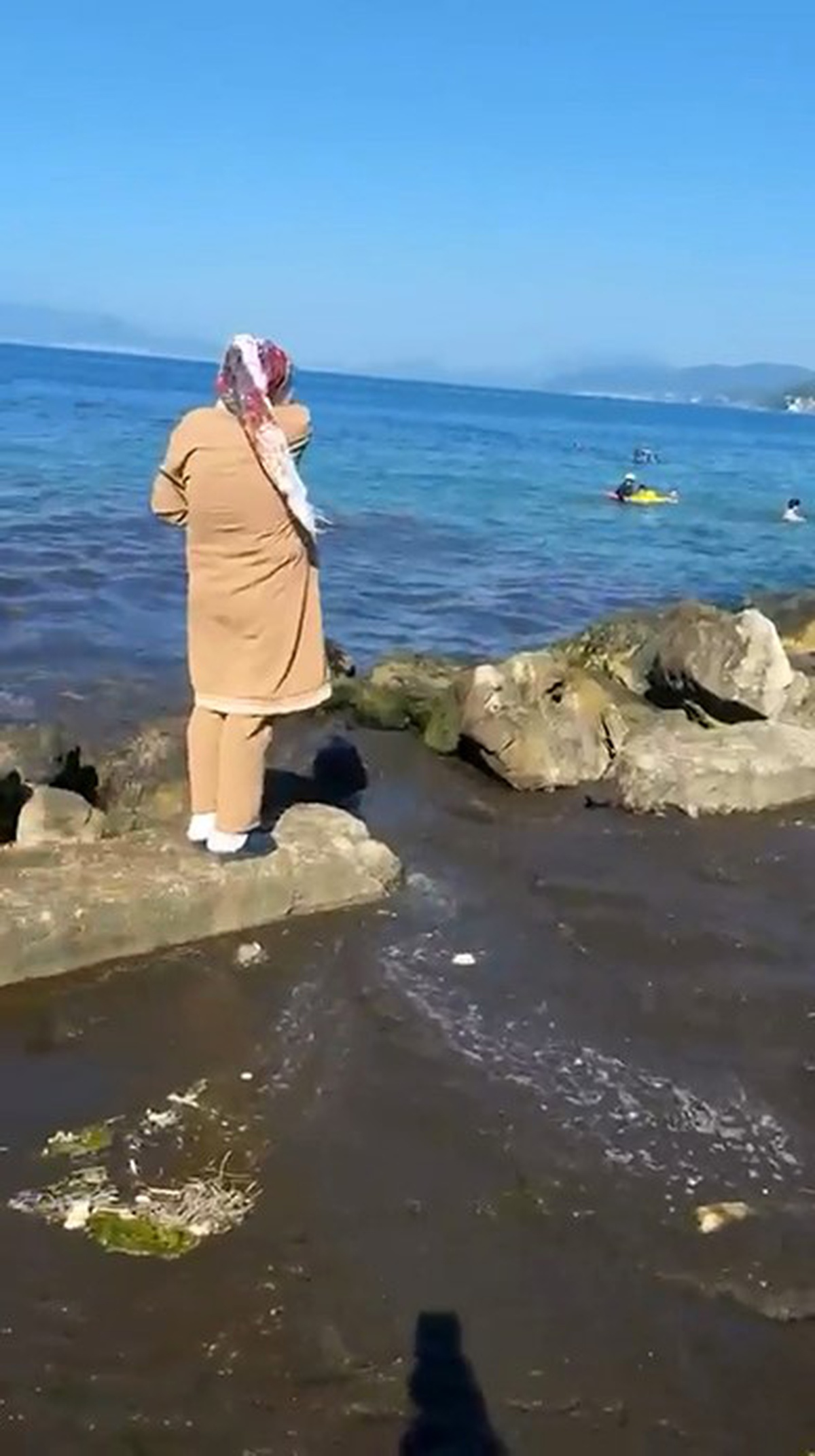 Mudanya\'da Denize Kanalizasyon Suyu Aktı