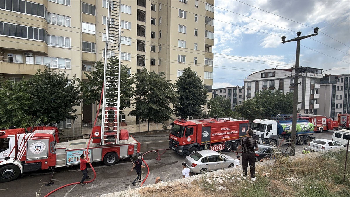 Gebze\'de Apartman Yangını