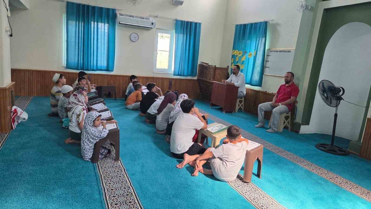 Kuyucak\'ta Yaz Kur\'an Kursları için Seminerler