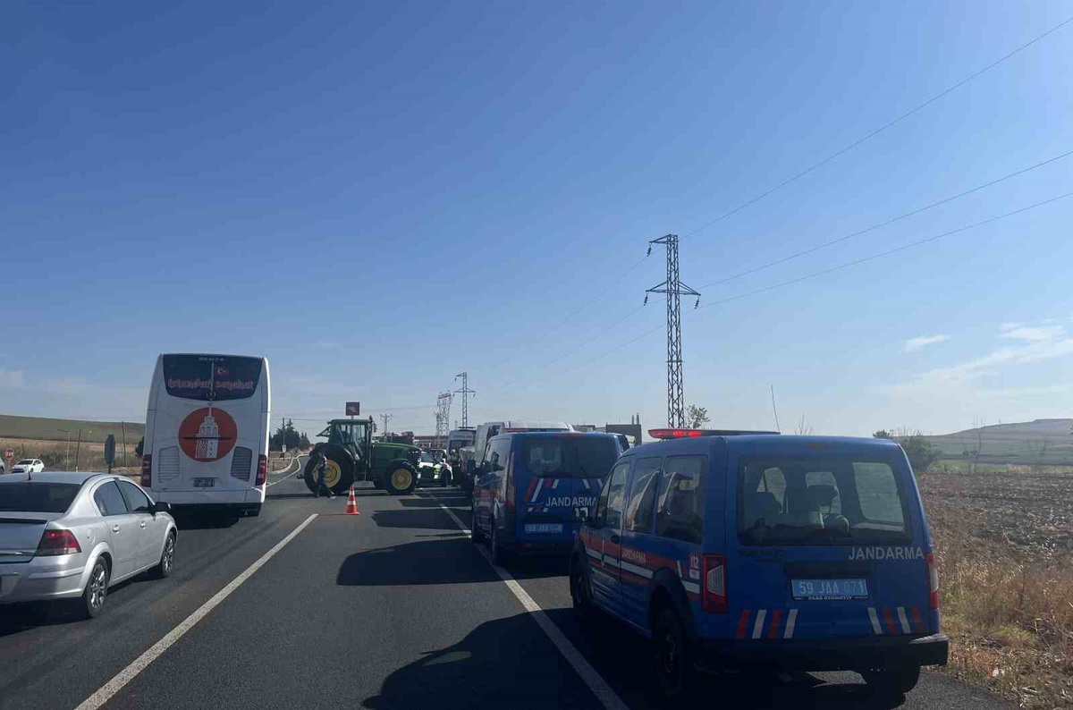 Traktör Römorku Altında Kalan Tamirci Hayatını Kaybetti