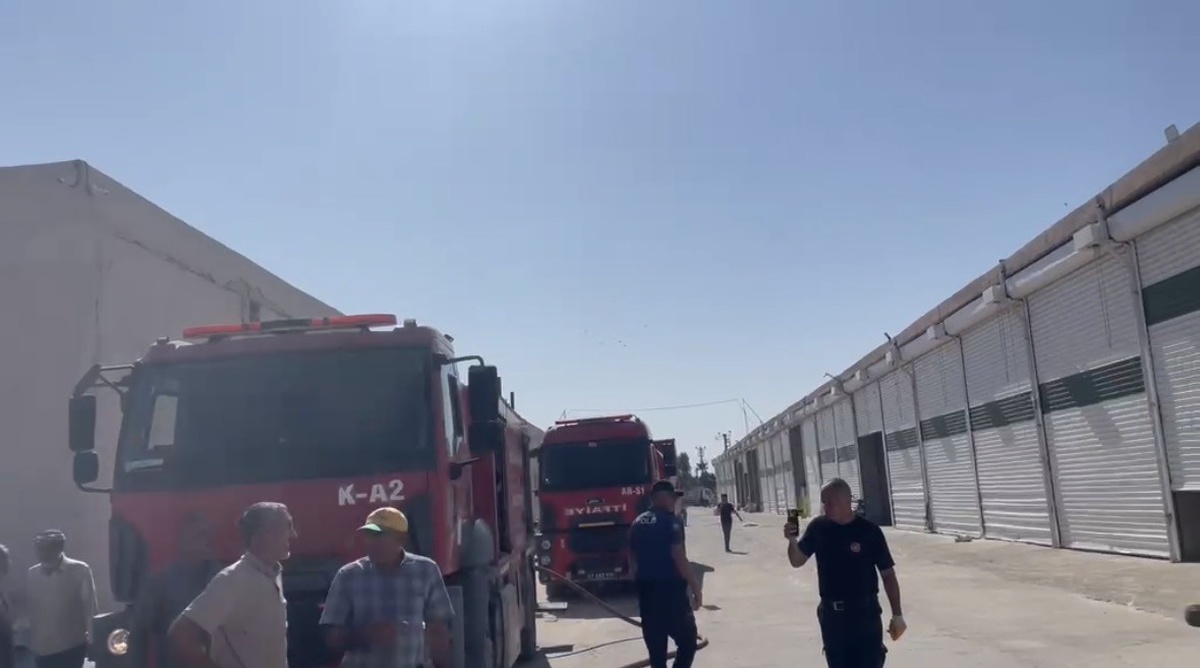 Kızıltepe\'de Depoda Yangın