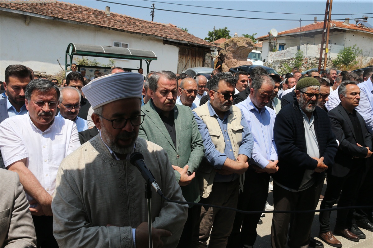 Ali Yalçın\'ın Babası Son Yolculuğuna Uğurlandı