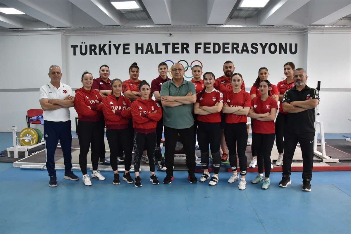 Milli Kadın Halter Takımı, Hazırlıklarını Sürdürüyor