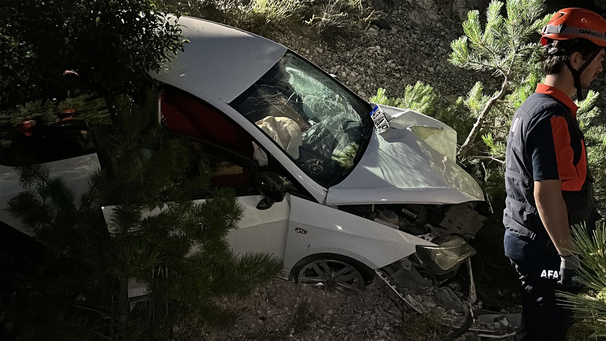 Kütahya\'da Otomobil ile Motosiklet Çarpıştı: 5 Yaralı