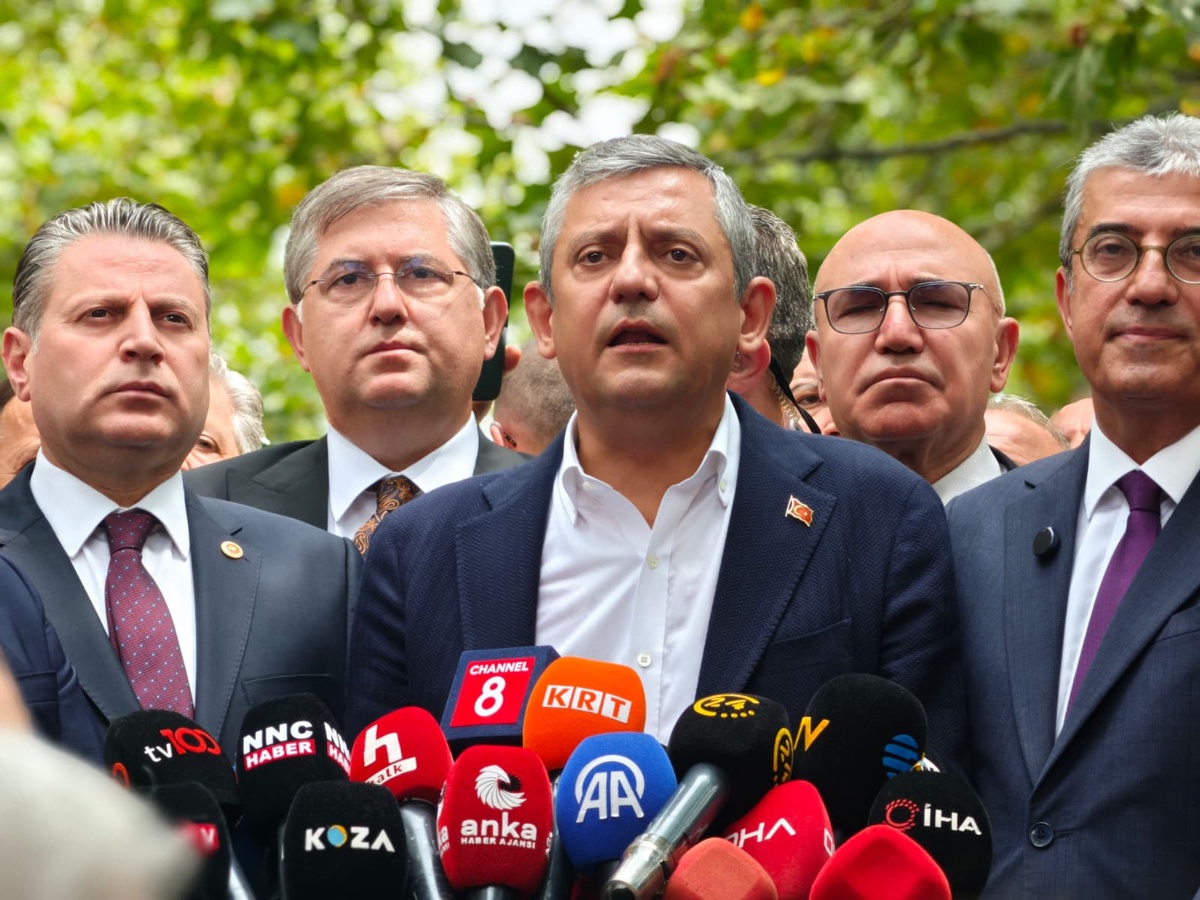 Özgür Özel\'den Yeni Parti Açıklaması