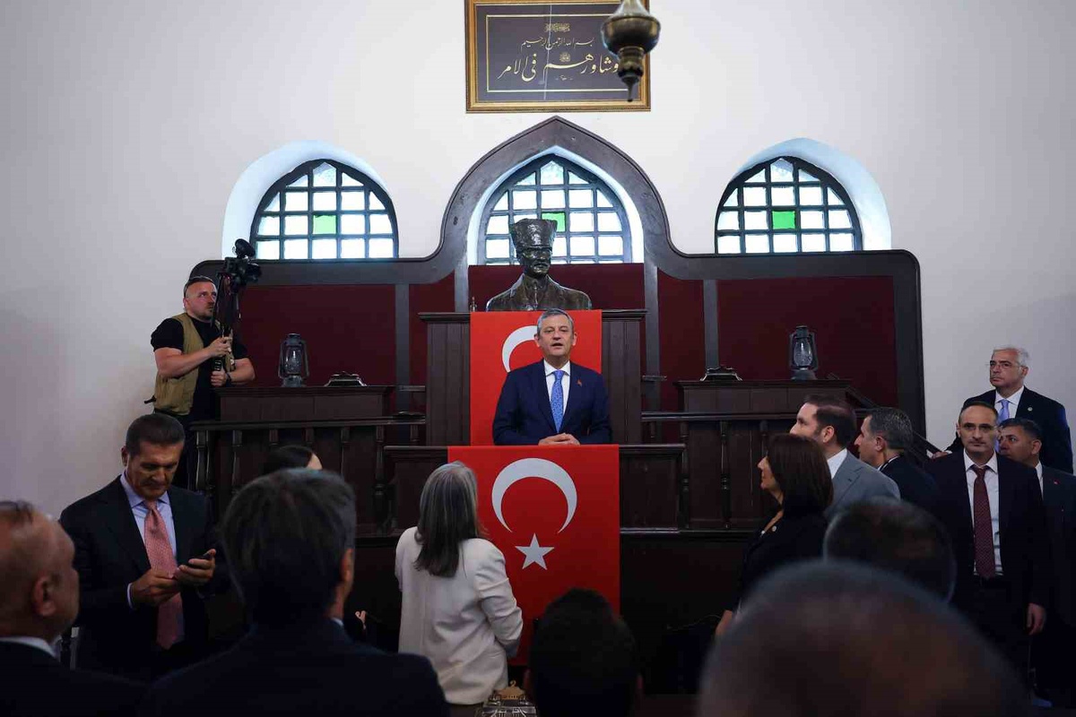 Özgür Özel\'den YENİ Parti Açıklamaları