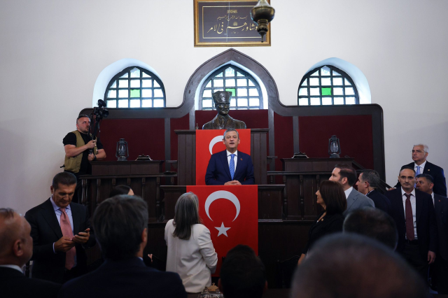Özgür Özel, Yeni Parti’nin genel başkanı seçildi