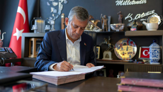 Özgür Özel'in ardından CHP'de deprem! İşte istifa eden milletvekili sayısı