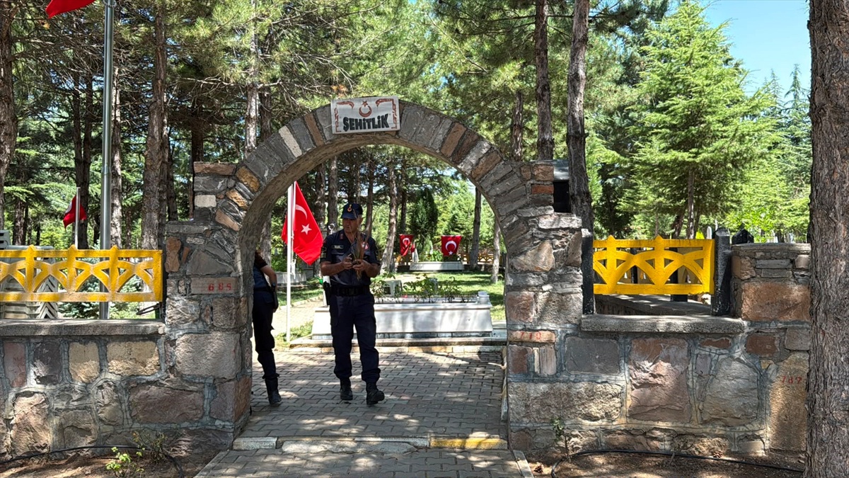 Seydişehir\'de şehit mezarlarına anlamlı bakım