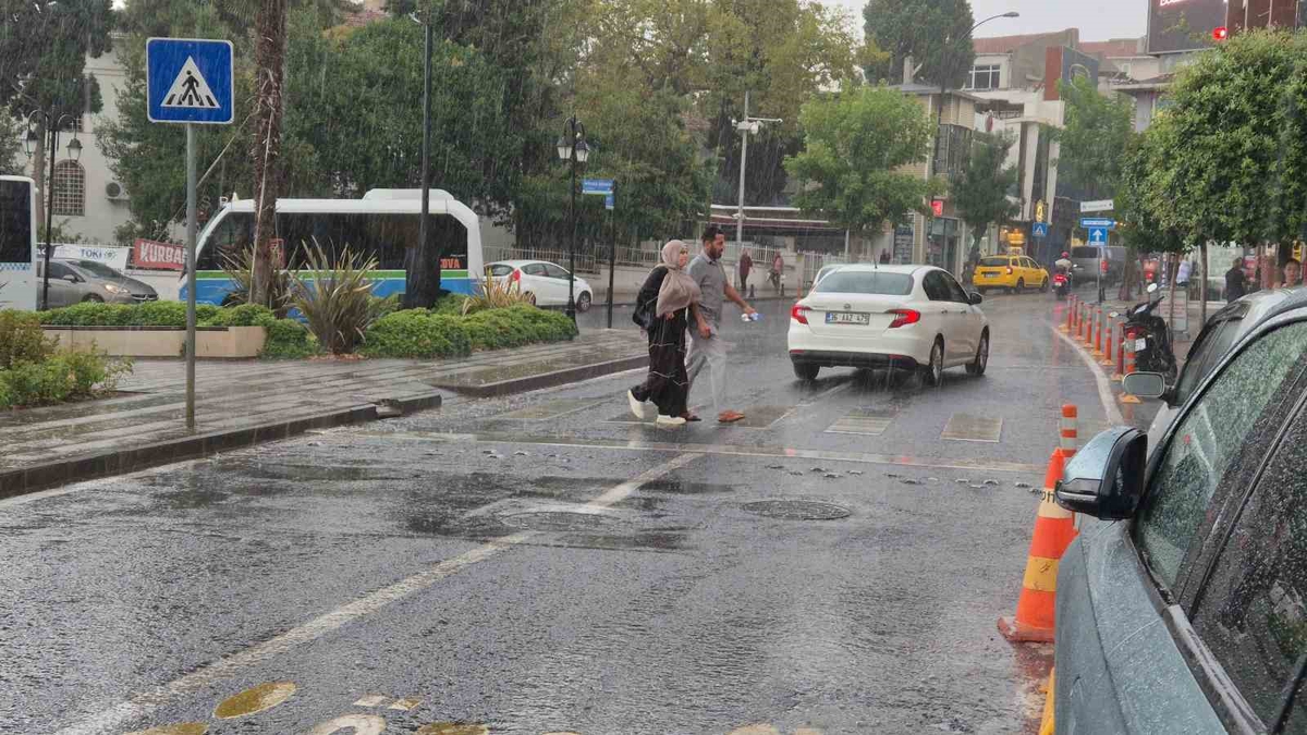 Tekirdağ\'da Şiddetli Yağış Hayat Durma Noktasına Getirdi