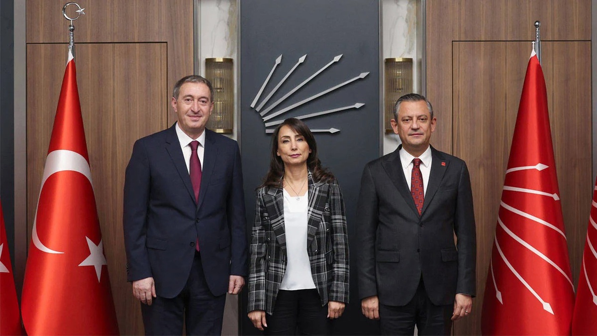 DEM Parti\'den Özgür Özel\'e Tebrik