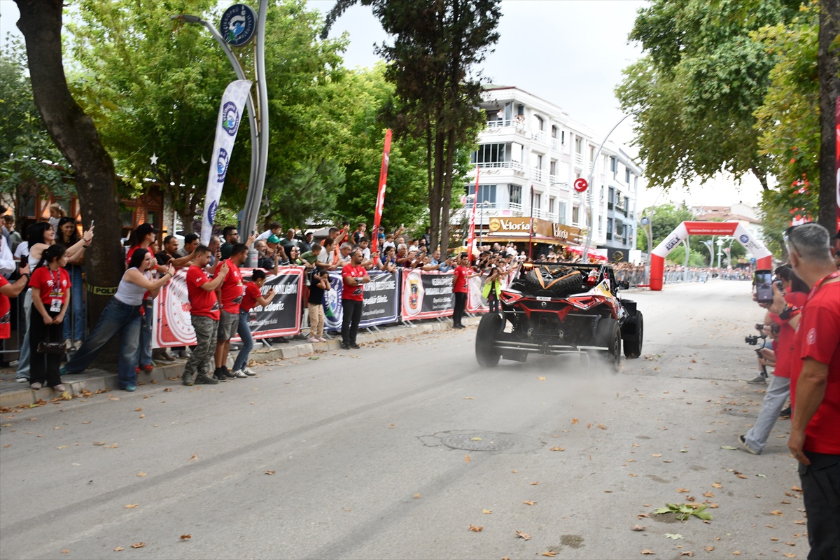 Türkiye Offroad Şampiyonası 4. Ayak Vezirköprü Yarışı\'nın start seremonisi yapıldı