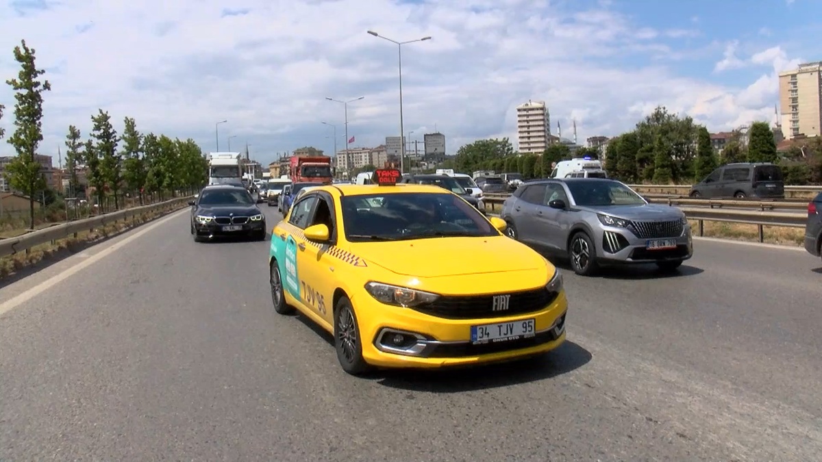 Ümraniye\'de Polis Motosikleti Kaza Yaptı